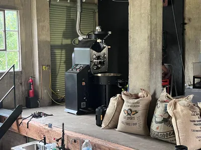 Tostadoras de café comerciales Kraffe en planta de producción