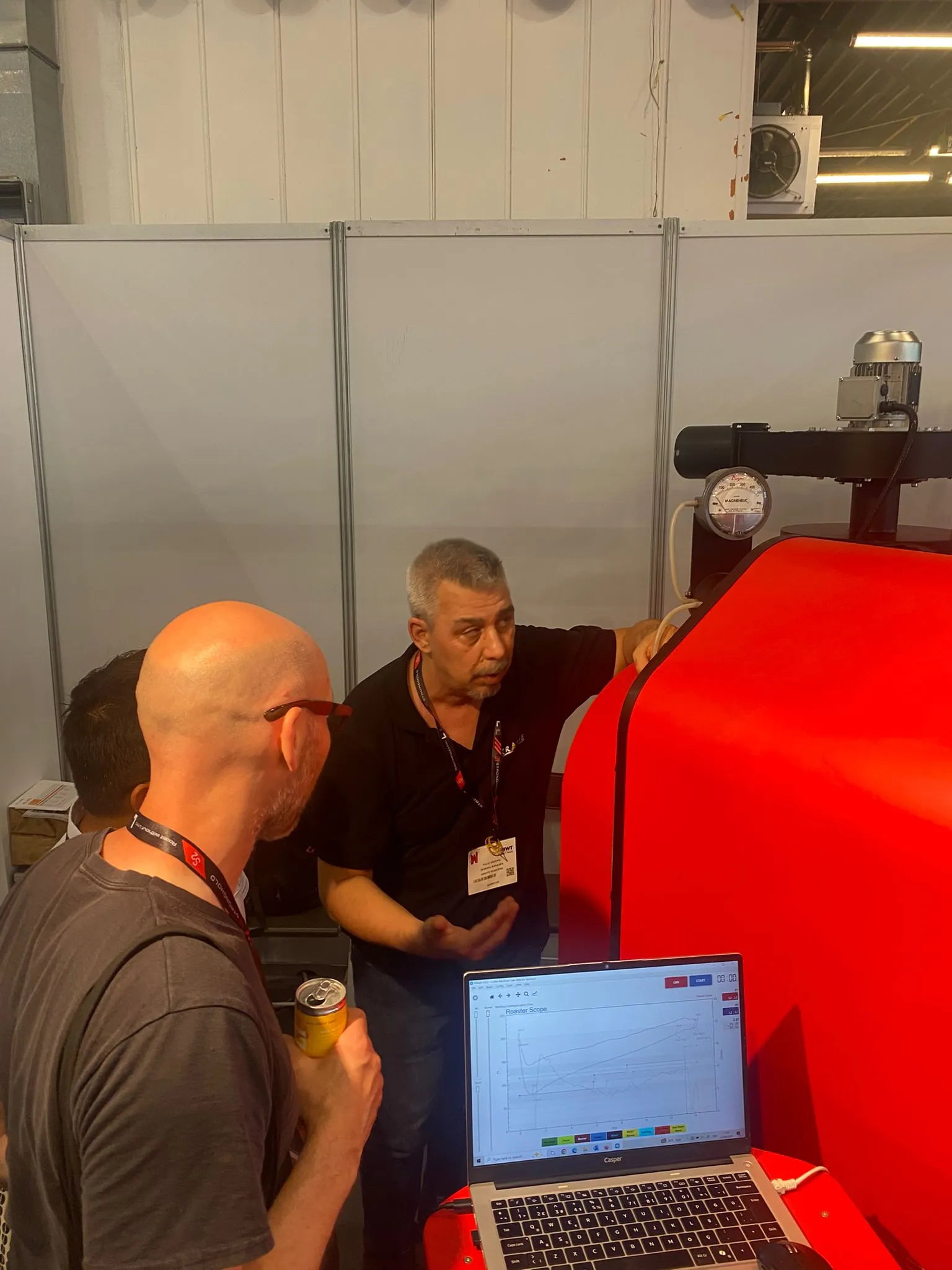 Technical discussion at stand 11143